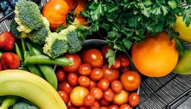 Las frutas y verduras son importantes para tener una alimentación balanceada.