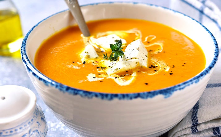 Crema de calabaza, una de las cremas caseras más populares Crema casera de calabaza con queso y crema de leche