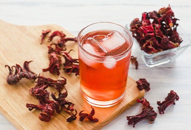Agua de Jamaica. Agua de Jamaica, cóctel de roselle, bebida de verano en México