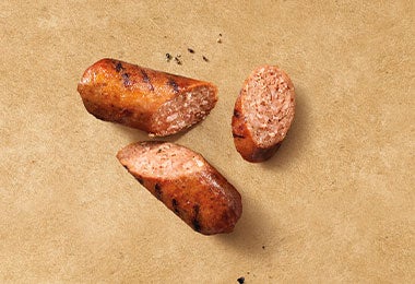 Salchicha de atún asada cortada en rebanadas.