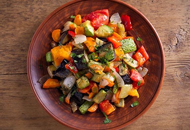 La ratatouille es un plato con verduras típico de la comida francesa.