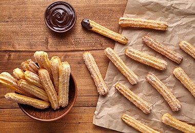 Las botanas dulces como los churros también funcionan para las fiestas 