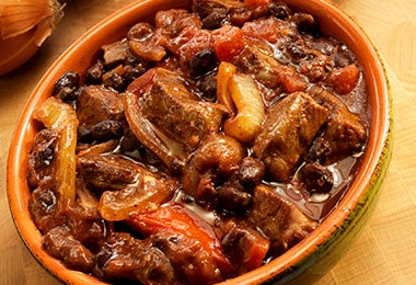 Estofado de carne sazonado con sal.