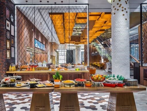 Buffet de desayuno continental en hotel