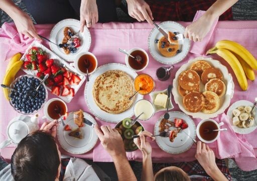 Desayuno con granola y miel