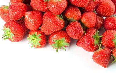 Fresas frescas variedad que pertenece a categoría frutos rojos  