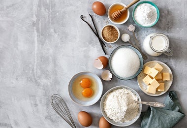  Harina, mantequilla, huevos, ingredientes para hacer eclairs