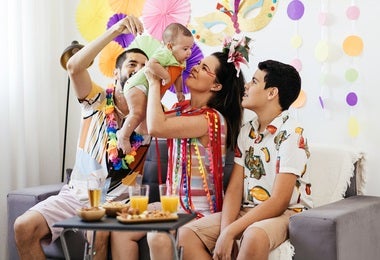 Madre feliz con su familia