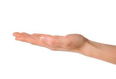 Mano ahuecada para calcular porciones de alimentos