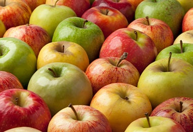 Manzanas verdes y rojas para hacer postres