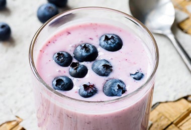 Smoothie de moras azules.