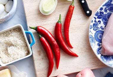  La paprika se hace con chiles picantes o dulces.