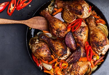 Preparación de pollo asado con arroz 