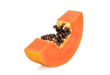 Rodaja de papaya con semillas  