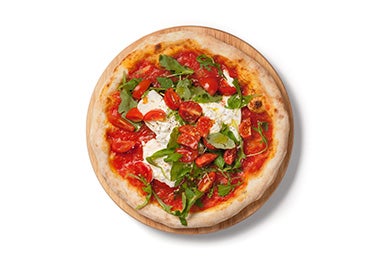 Pizza de queso y albahaca con salsa pomodoro.