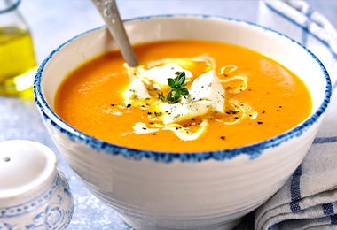 Sopa de calabaza, jengibre y crema de coco, uno de los platos de sabor dulce y amargo más conocidos en el mundo