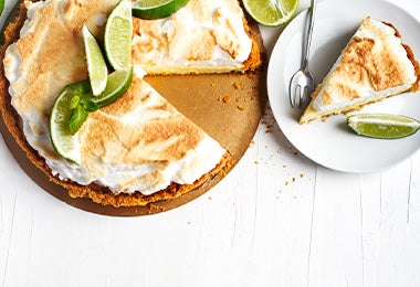 Tarta decorada con tipo de merengue