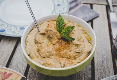 Taza con puré de garbanzos 