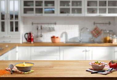 Un tazón de sopa de lentejas para comer después de hacer meditación 