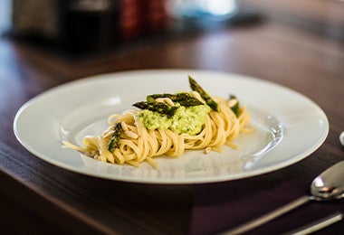 Pasta con pesto genovés.