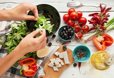 Para conservar las vitaminas y minerales, es mejor cocinar las verduras al vapor.