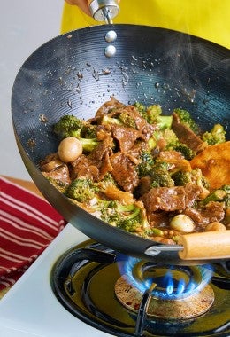Wok con carne y vegetales salteados con salsa de ostras