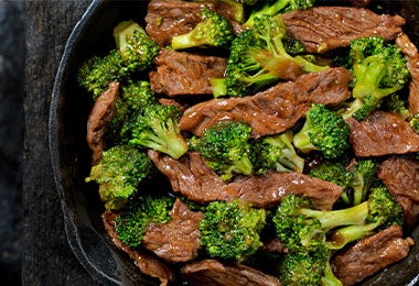 Salteado de carne y brócoli. Salteado de carne y brócoli.