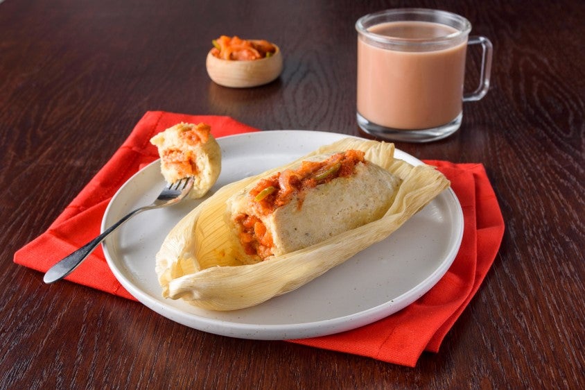 TAMAL de CHICHARRÓN preparado con CONSOMATE®