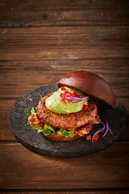 Hamburguesa de atún con guacamole