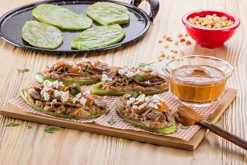 Huaraches de nopal con salsa de cacahuate | Recetas Nestlé
