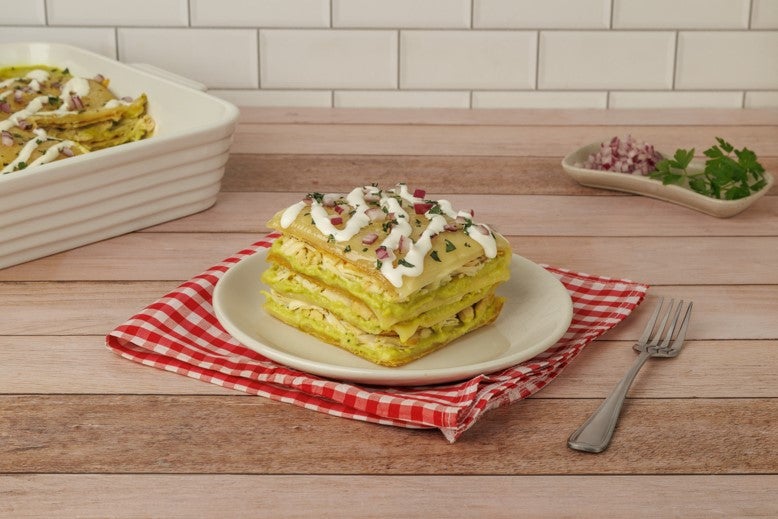 Pastel Azteca con Salsa Suiza