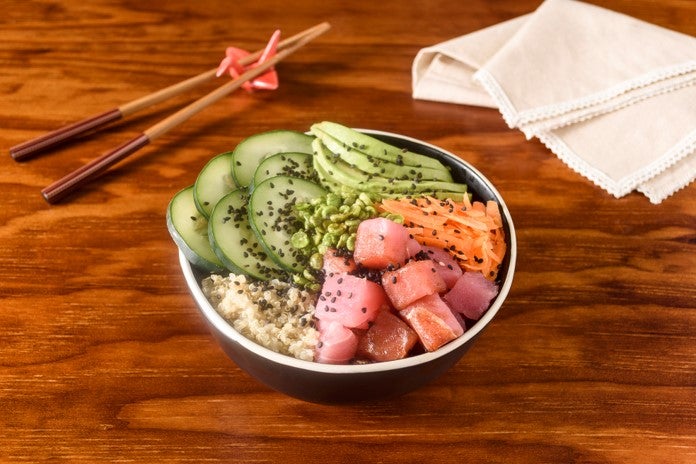 POKE BOWL de ATÚN con QUINOA