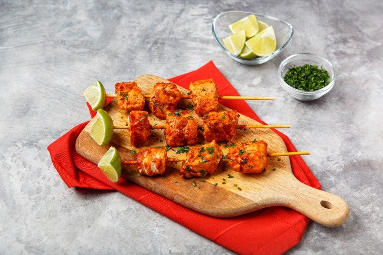BROCHETAS de PESCADO a la DIABLA preparadas con CONSOMATE®