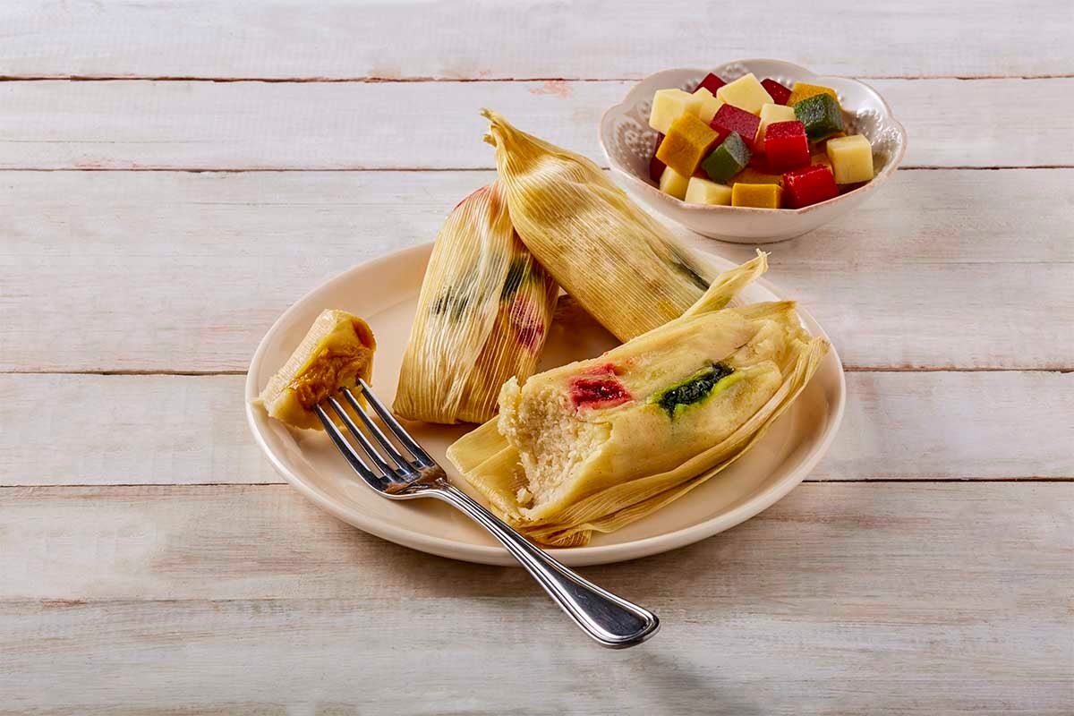 Tamales de ate con queso