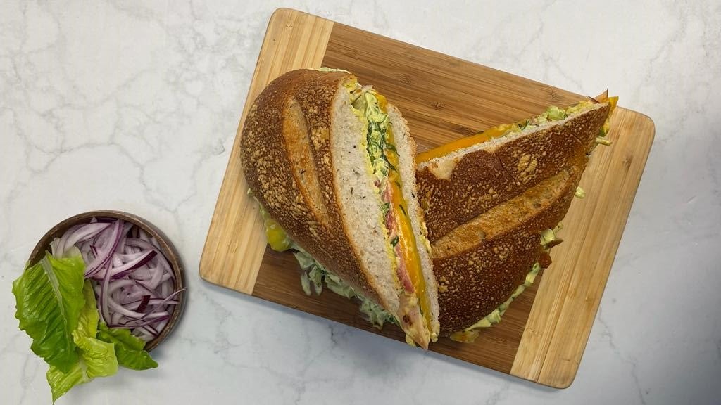 Sándwich de Carnes Frías y Quesos | Recetas Nestlé Sándwich de Carnes Frías y Quesos | Recetas Nestlé