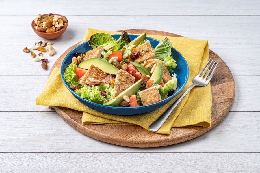 Ensalada de Pollo Empanizado con Vegetales