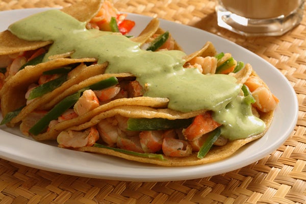 Enchiladas de camarón en salsa de aguacate