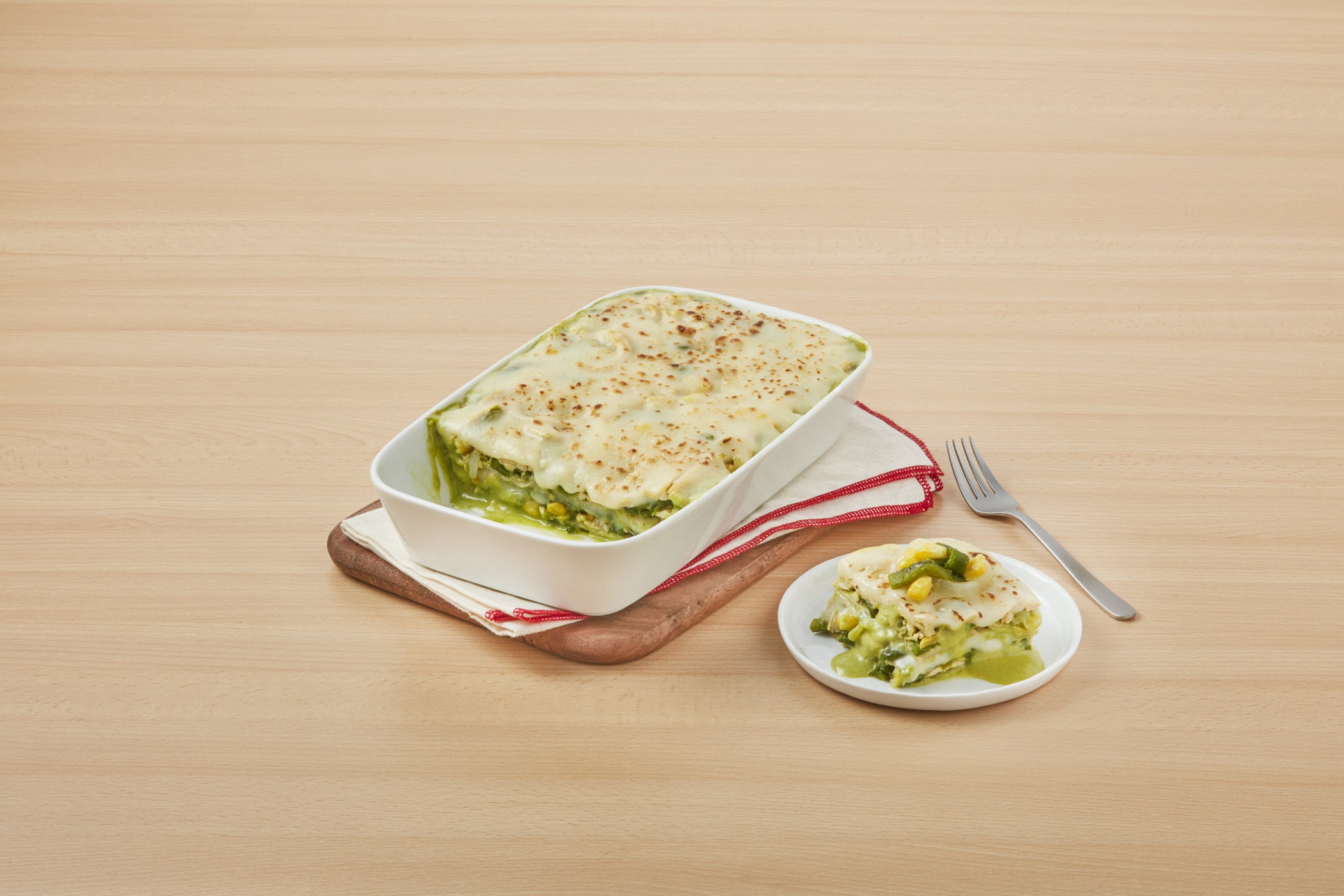 Pastel azteca de rajas con crema