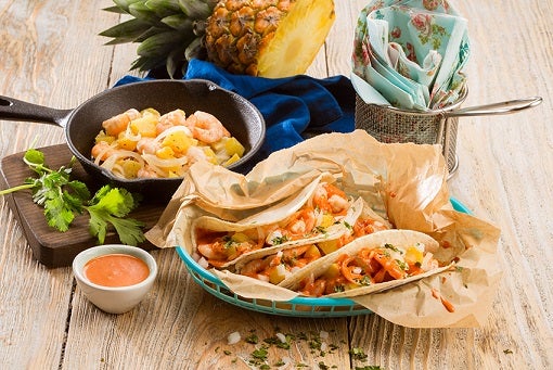 Tacos de camarón con piña