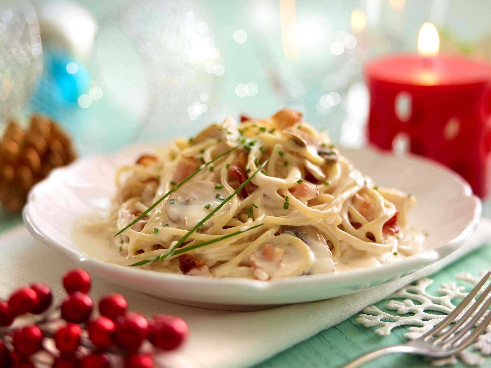 Espaguetti con salsa de champiñones y tocino