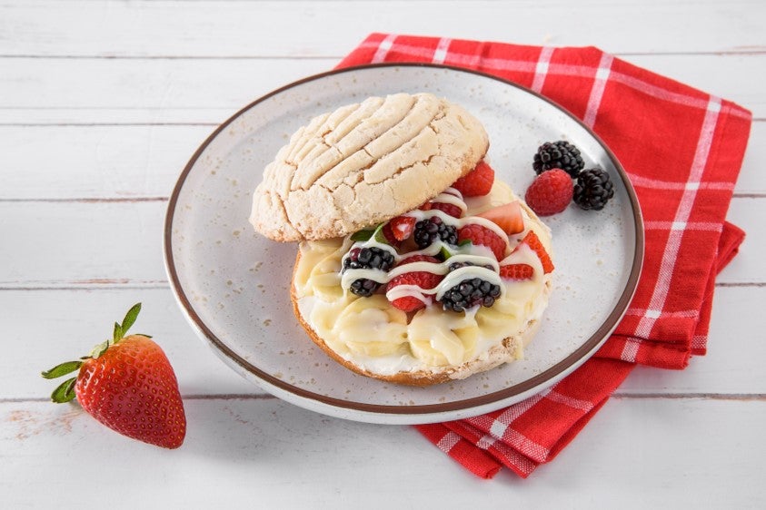PAN FRANCÉS CONCHA preparado con CARNATION® CLAVEL®