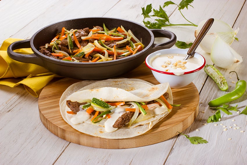 fajitas de arrachera en salsa de cacahuate