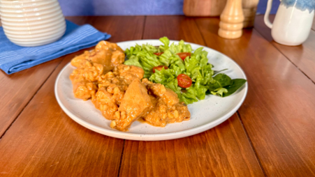 Pollo en Chipotle con Granos de Elote