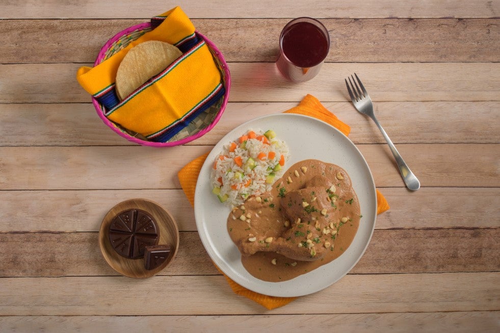 Pollo en Adobo de Cacahuate