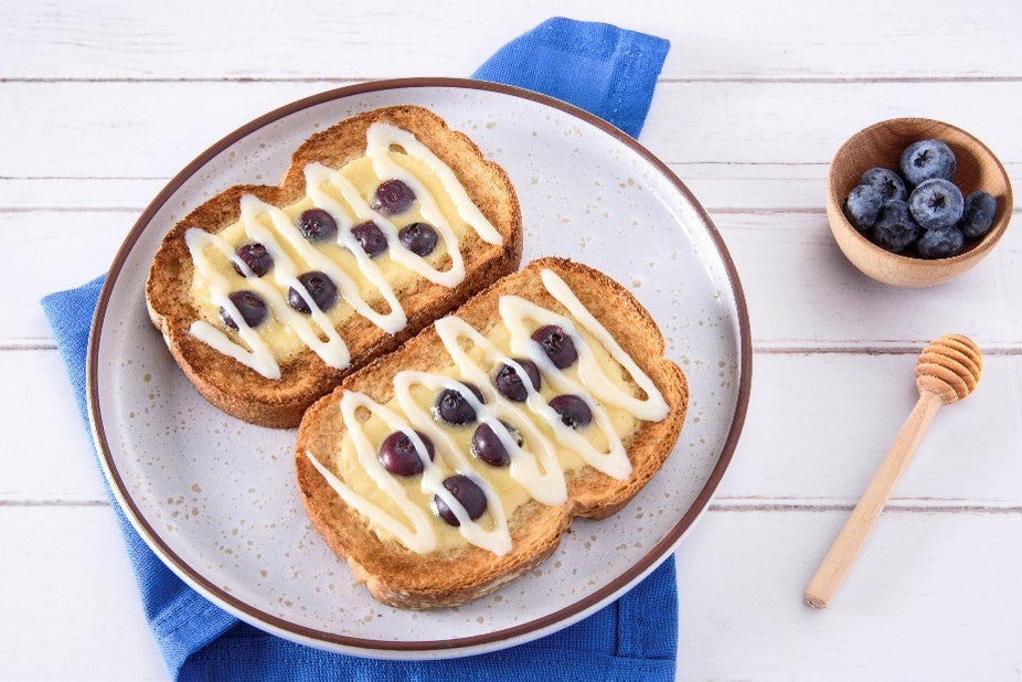 PAN con MORAS preparado con Leche Condensada LA LECHERA® Sirve Fácil