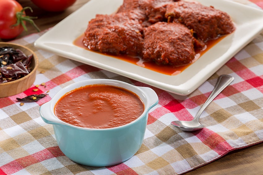 tortitas de carne en salsa de 2 chiles