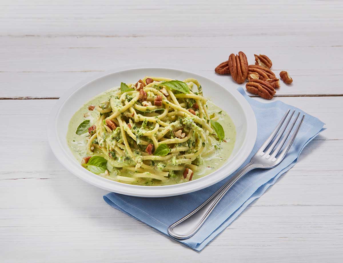 Espagueti en salsa de albahaca con nuez