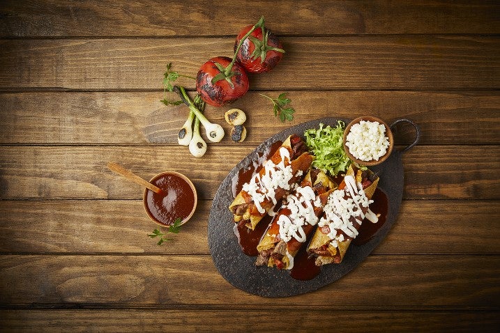 Tacos dorados de cecina