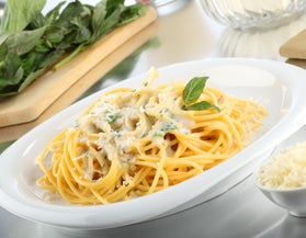 Spaghetti a la crema de albahaca