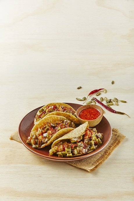 Tacos de nopal con salsa de pepita